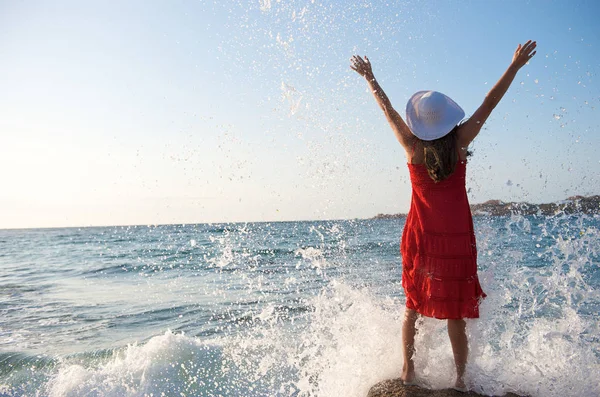 Pretty Girl Splashing Wave Beach Sunset Time — Stock Photo, Image