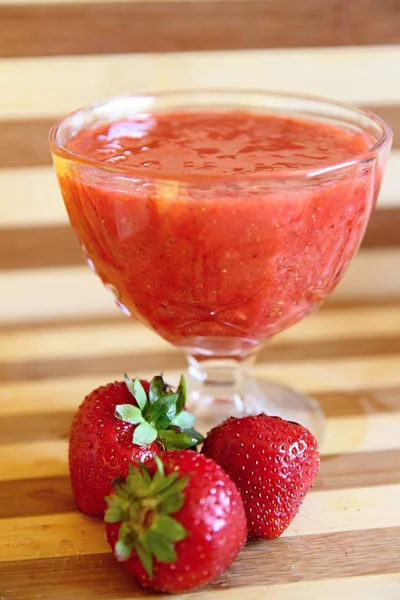 Close Van Smakelijke Aardbeien Dessert — Stockfoto