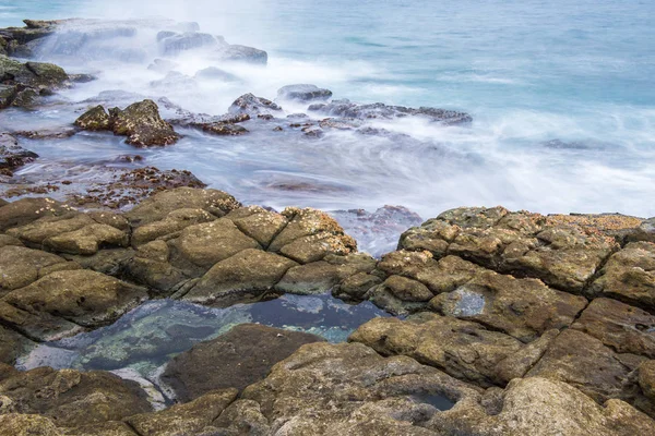 Rocas Olas Playa Point Cartwright Por Tarde Sunshine Coast Queensland — Foto de Stock