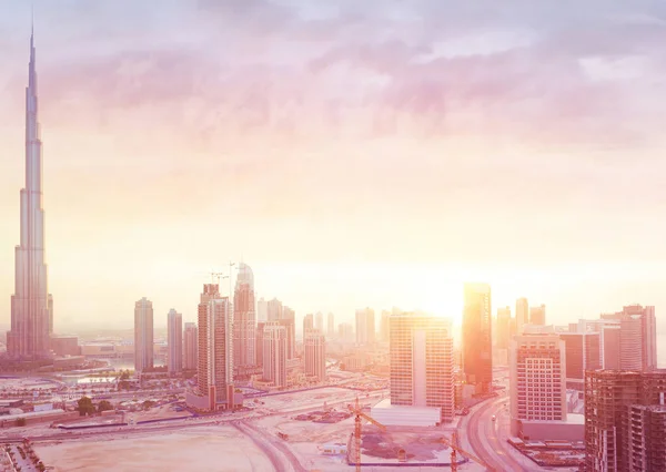 Dubai Şehri Üzerinde Güzel Gün Batımı Sıcak Güneş Işığı Ile — Stok fotoğraf