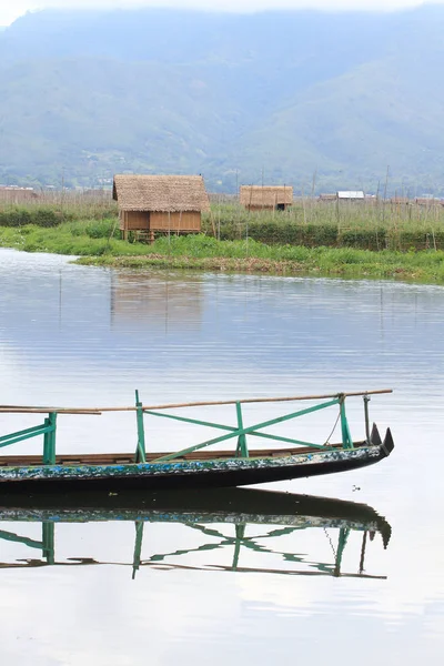 Stilt Casa Sul Lago — Foto Stock