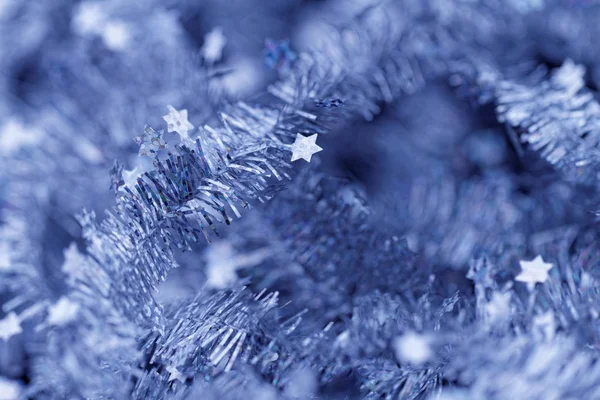 Mavi Tinsel Noel Dekorasyonu Yakın Çekim Fotoğraf — Stok fotoğraf