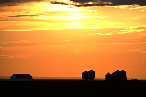 Ställa Solen Lysa Upp Gårdsbyggnader Natursköna Saskatchewan — Stockfoto