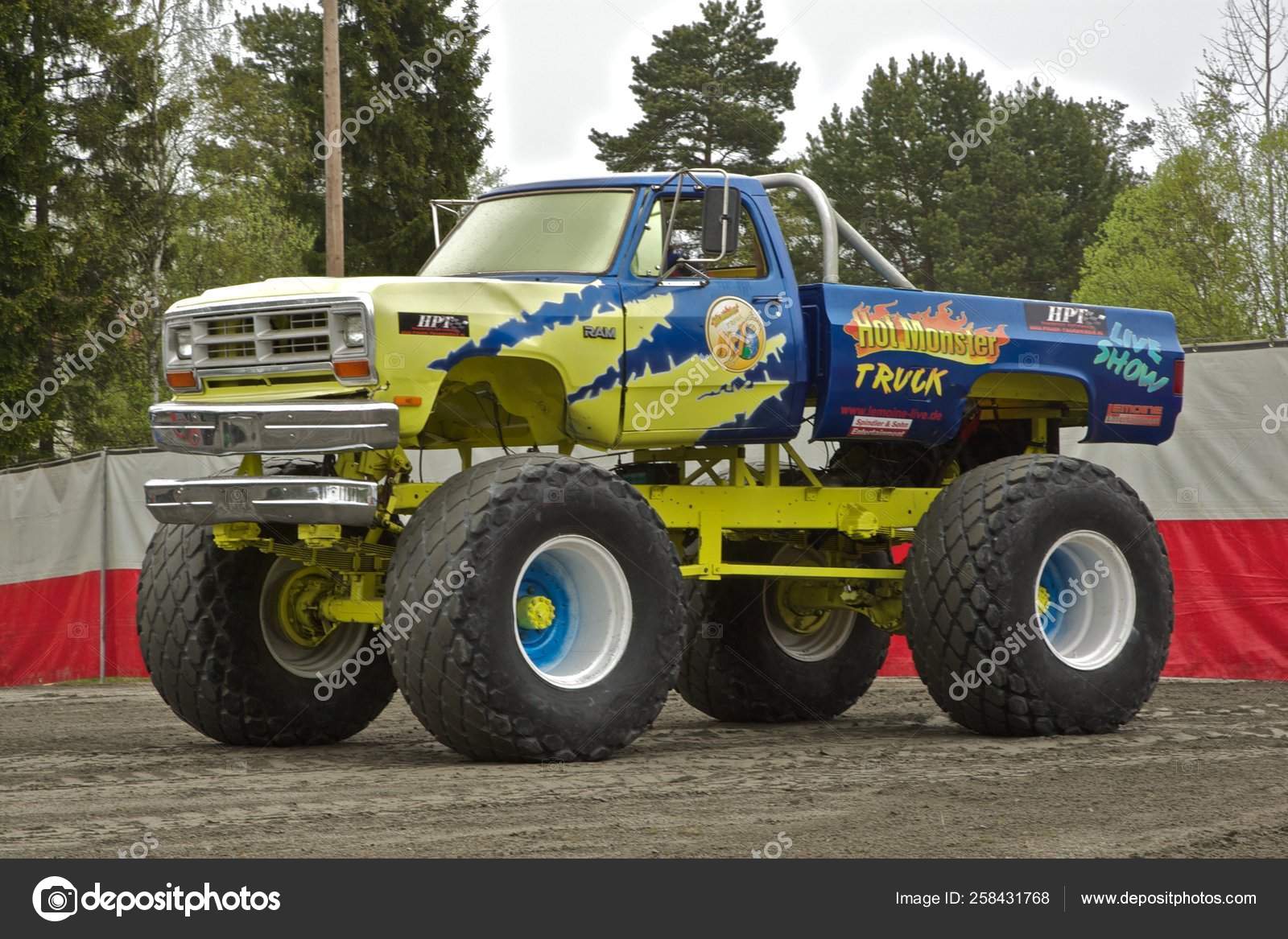 Monster truck Stock Photos, Royalty Free Monster truck Images |  Depositphotos