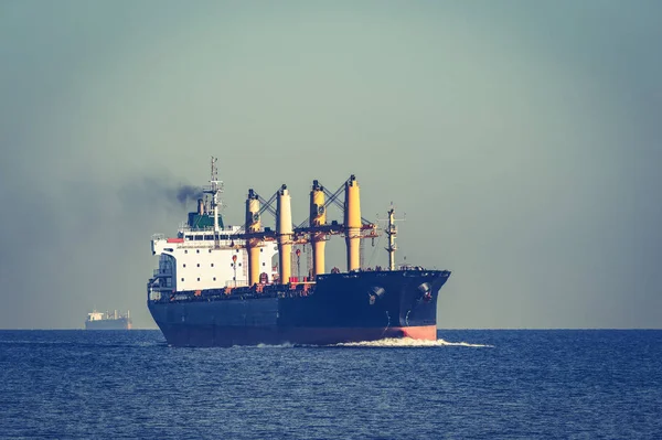 Nave Cargo Nera Partenza Dal Mar Baltico — Foto Stock
