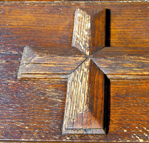 Lombardie Itálie Kříž Castellanza Rozostření Abstraktní Rezavý Mosazný Klepadlo Dveřích — Stock fotografie