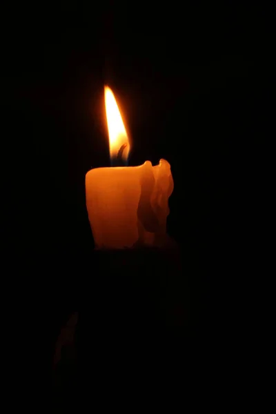 Φως Από Φλόγα Του Κεριού Λάμπει Στο Σκοτάδι Φως Από — Φωτογραφία Αρχείου