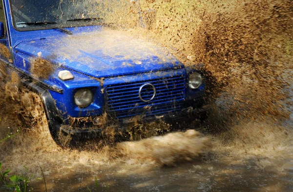 Road Car Crossing Deep Mud — Stock Photo, Image