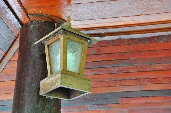 Oude Lamp Van Hout — Stockfoto