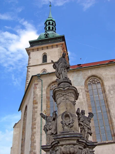 Церква Статуєю Святого Миколая — стокове фото