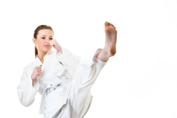 Bella Caucasica Giovane Donna Calcio Nel Kimono Karate Sfondo Bianco — Foto Stock