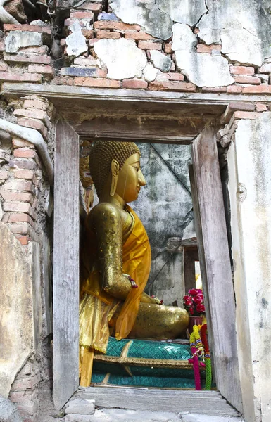 Αόρατο Ταϊλάνδη Ερείπια Παλιού Ναού Ένα Bodhi Δέντρο Ρίζα Τραγούδησε — Φωτογραφία Αρχείου