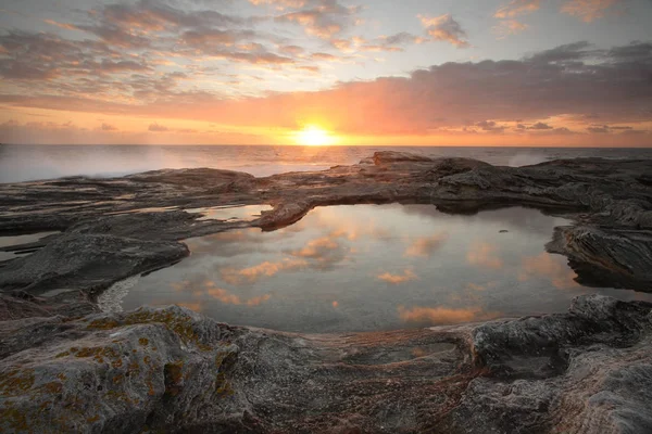 Yena Bay Rockshelf Sunrise Reflections One Rockpools — Stock Photo, Image