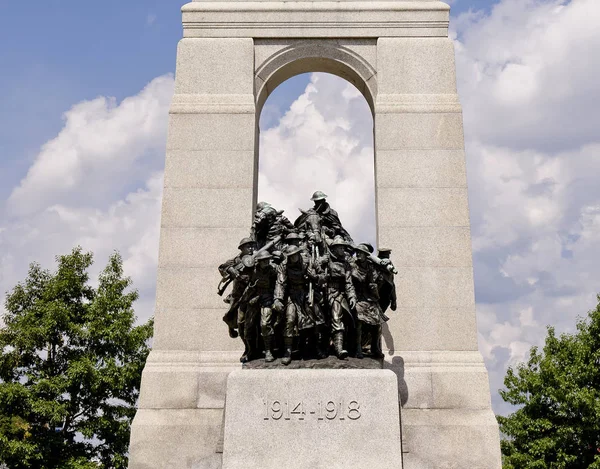 Εθνικό Μνημείο Πολέμου Βρίσκεται Στην Πλατεία Συνομοσπονδίας Οττάβα Καναδάς Και — Φωτογραφία Αρχείου