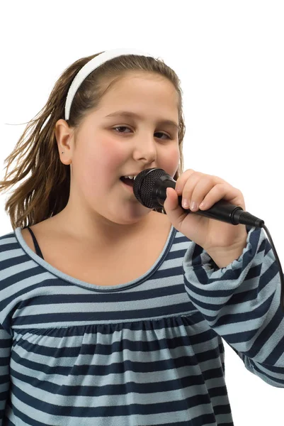 Een Jonge Zanger Zingt Een Microfoon Geïsoleerd Tegen Een Witte — Stockfoto