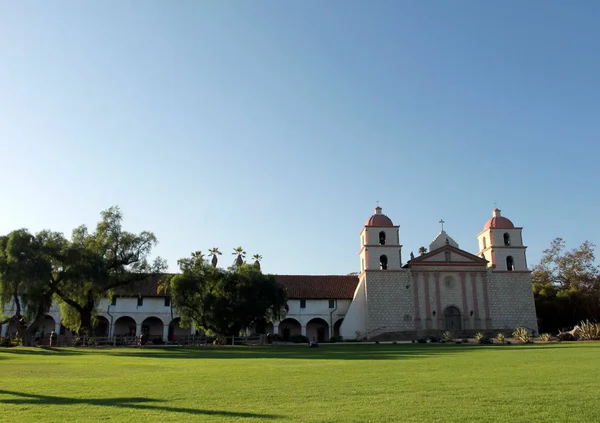 Histórica Missão Espanhola Santa Barbara Califórnia — Fotografia de Stock