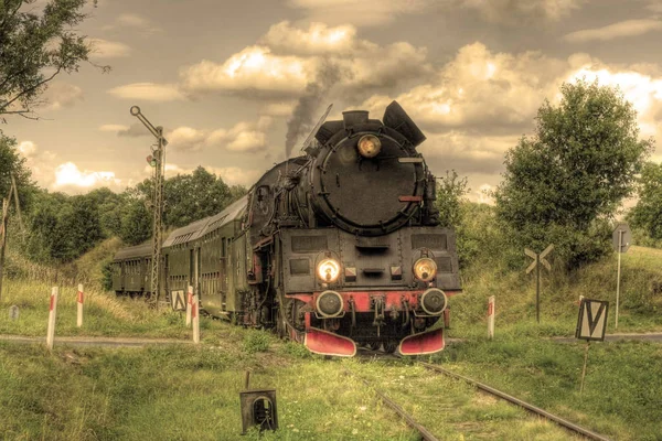 Vieux Train Vapeur Rétro Traversant Campagne Polonaise — Photo