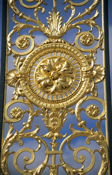 Detail Golden Fence Ironwork Blue Sky Background — Stock Photo, Image