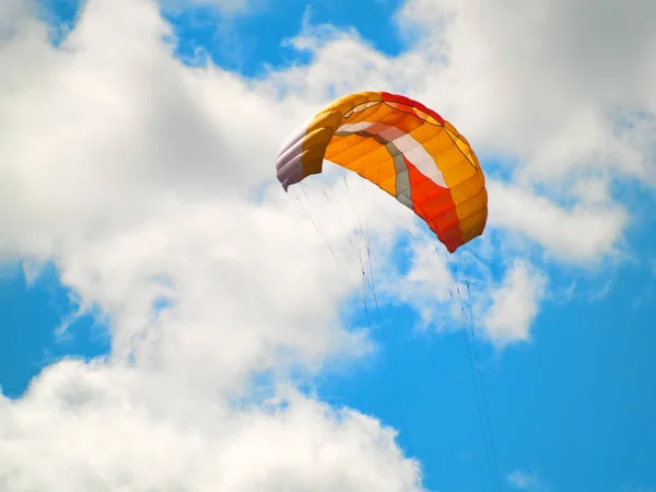 Mooie Parachute Kite Flying Blue Sky — Stockfoto