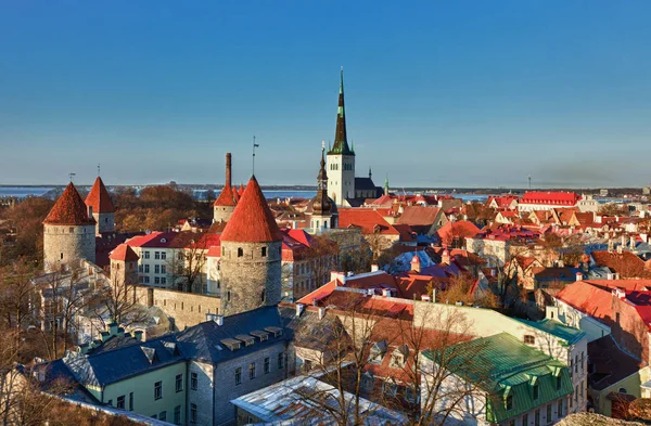 Estlands Huvudstad Tallinn Känd För Sina Världsarv Gamla Stadsmurar Och — Stockfoto