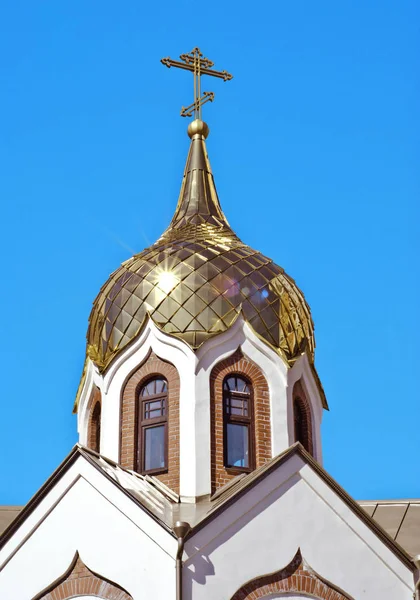 Θόλος Της Ορθόδοξης Εκκλησίας Ενάντια Στον Σκοτεινό Γαλάζιο Ουρανό — Φωτογραφία Αρχείου