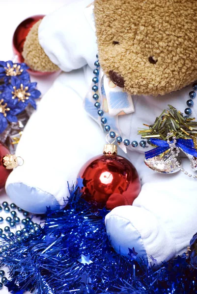 Puha Medve Karácsonyi Labdák Harangok Virágok Kék Talmi — Stock Fotó