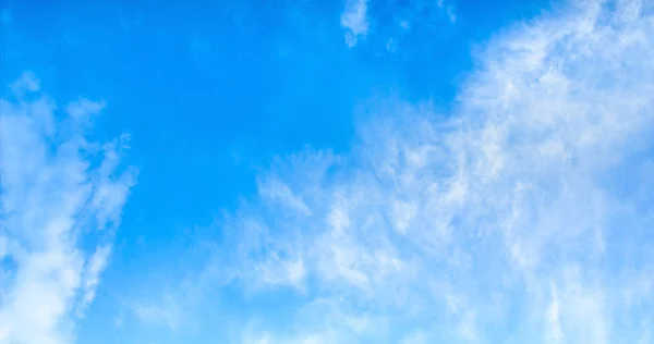 Blå Himmel Med Små Moln — Stockfoto