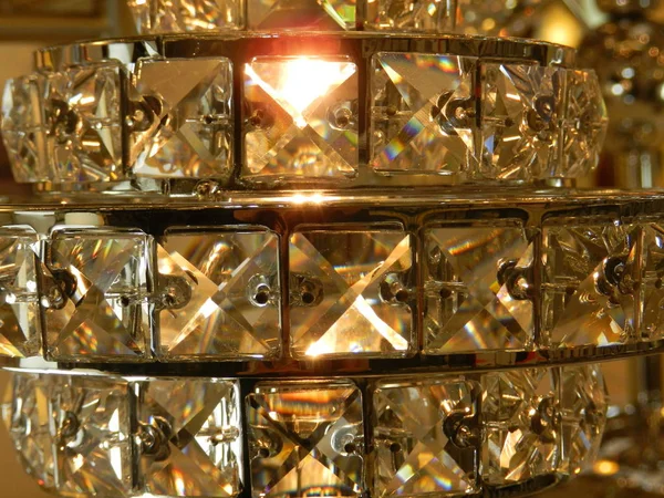 Светящаяся Роскошная Лампа Стеклянными Деталями — стоковое фото