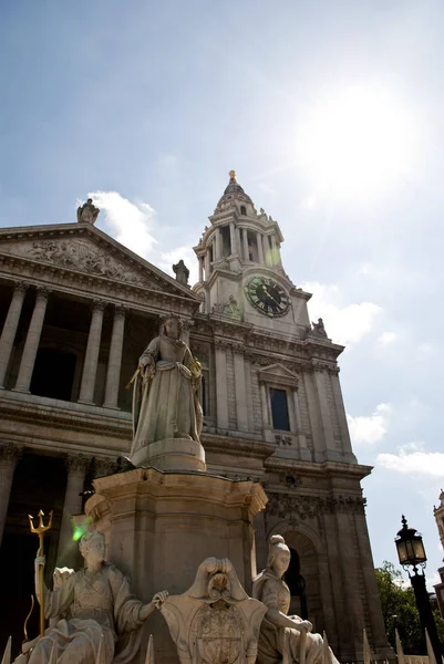 Estátuas Frente Catedral São Paulo Londres — Fotografia de Stock