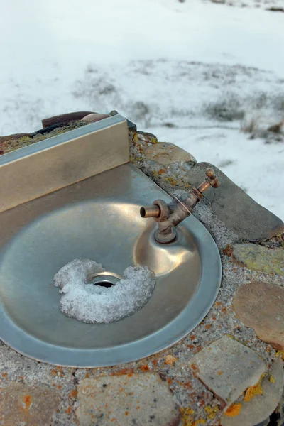 Frozen Outdoor Water Tap Winters Snow Background — Stock Photo, Image