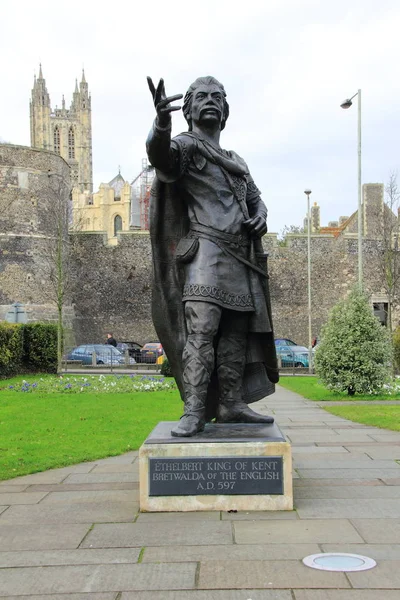 Estatua Ethelbert King Kent Primer Plano Catedral Canterbury Kent — Foto de Stock