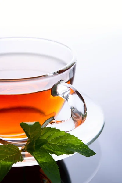 Чашка Чая Мятным Листом Блюдце — стоковое фото