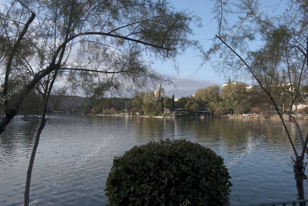 En Roma. El lago artificial del distrito de Eur. En este lago se juegan