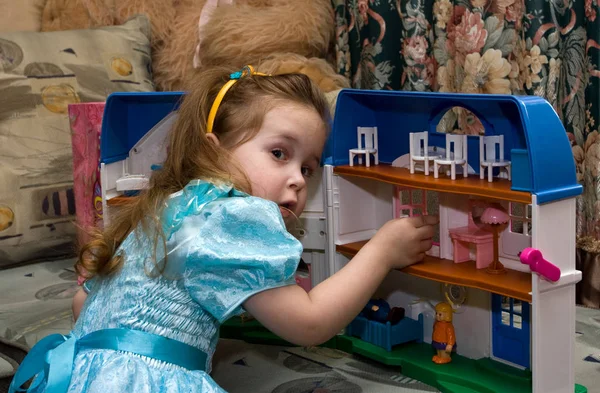 Chica Niño Juego Juegos Juguete Casa Pequeño Niños Manos Botones — Foto de Stock