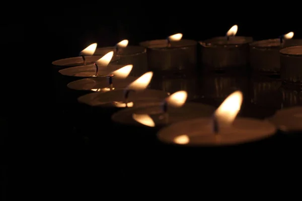 Herz Aus Kerzen Ein Zeichen Der Liebe Romantischer Abend — Stockfoto