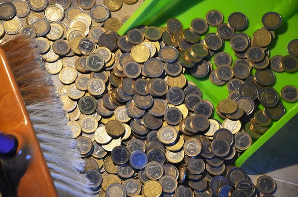 Мітла Лопата Євро Монети — стокове фото