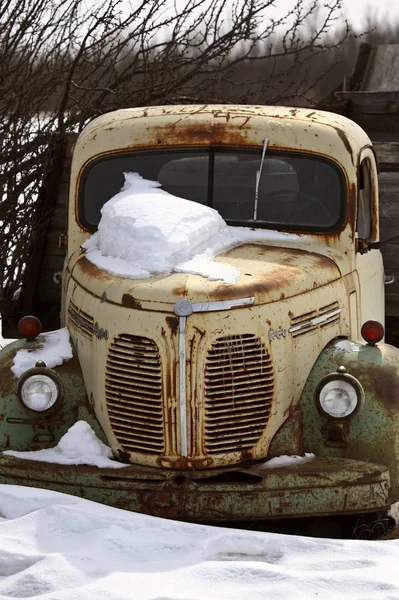 Camión Viejo Abandonado Invierno —  Fotos de Stock