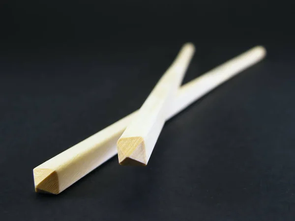 两根亚洲筷子作为装饰 — 图库照片