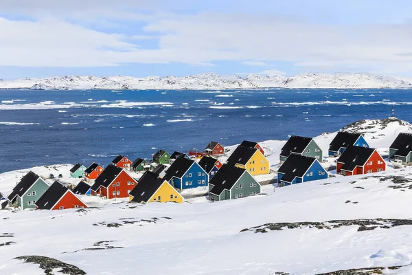 Színes Inuit Házak Egy Külvárosában Sarkvidéki Nuuk — Stock Fotó