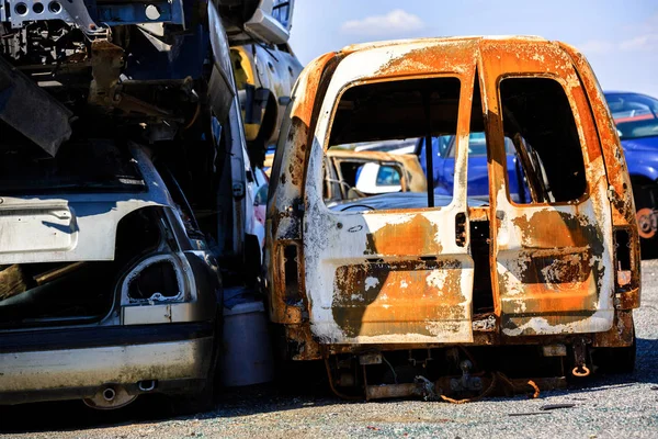 Hulladék Udvar Autó Dump Hajótörést Szenvedett Elhagyott Autókat Halmoztak Fel — Stock Fotó