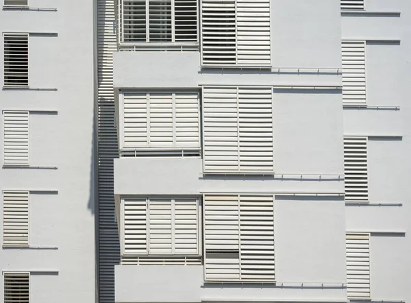 Flera Våningar Bostadshus Bakgrund Himlen — Stockfoto