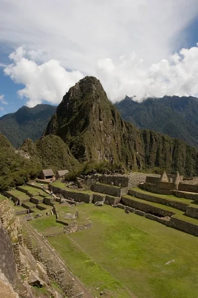 Machu Picchu Pico Viejo Sitio Inca Precolombino Cresta Montaña Sobre — Foto de Stock