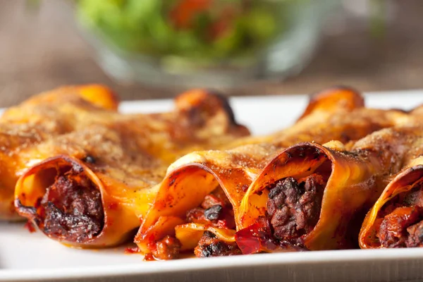 Filled cannelloni on a square plate — Stock Image Filled Cannelloni Square Plate Royalty Free Stock Photos