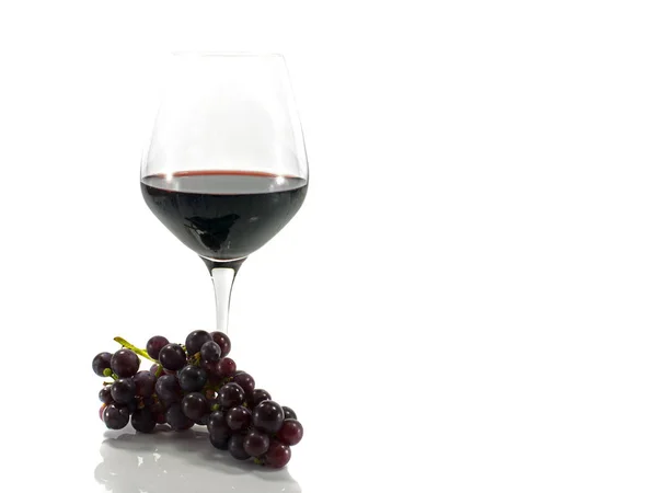 Vinho Tinto Uvas Isoladas Sobre Fundo Branco — Fotografia de Stock