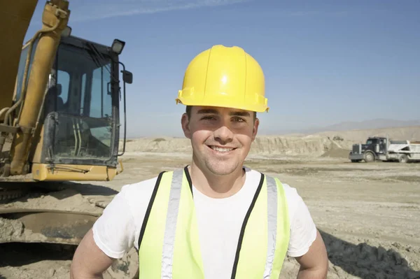 Lavoratore Che Indossa Giubbotto Riflettente Hardhat — Foto Stock