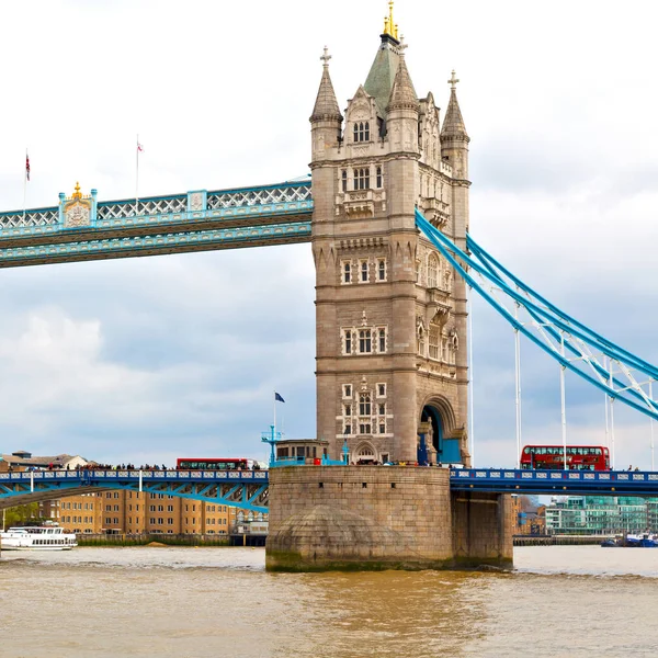 Torre Londres Inglaterra Ponte Velha Céu Nublado — Fotografia de Stock