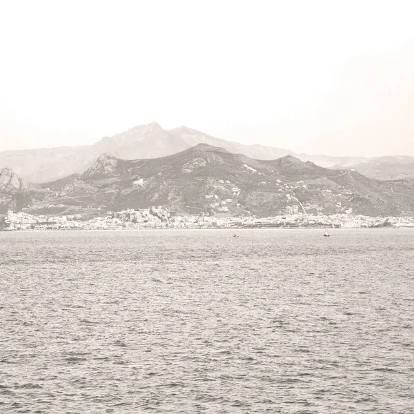 จากเกาะกร ซในทะเลเมด เตอร เรเน ยนและท องฟ — ภาพถ่ายสต็อก