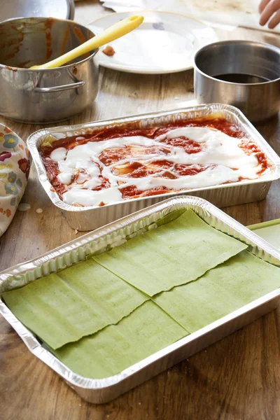 Preparación Lasaña Verde Hecha Con Espinacas Lasaña Clásica Con Ragú — Foto de Stock