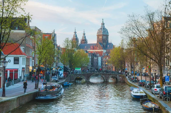 Amsterdam Kwietnia Bazylika Świętego Mikołaja Sint Nicolaasbasiliek Kwietnia 2015 Amsterdamie — Zdjęcie stockowe