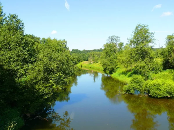 Letní Krajina Řekou — Stock fotografie